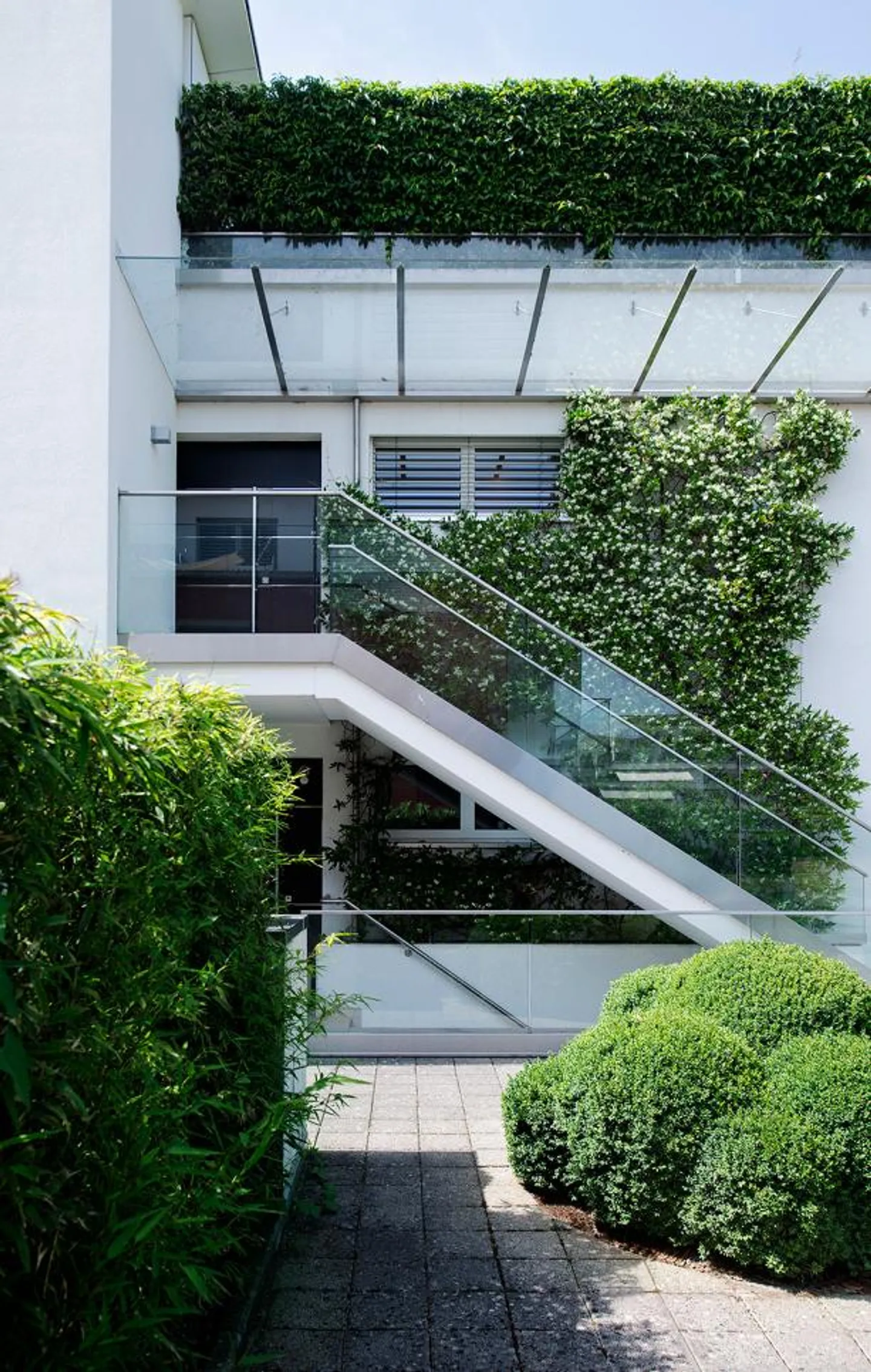 ESCLUSIVITÀ: Complesso residenziale spazioso di un tipo speciale, completamente privato e sicuro, con area benessere, giardino, patio alberato e parcheggio privato per 4 a 6 auto - Foto 5 di 9