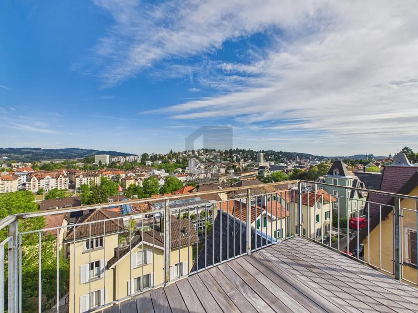 ROOFTOP TERRACE AND BALCONY IN A CENTRAL LOCATION - Photo 2 of 6