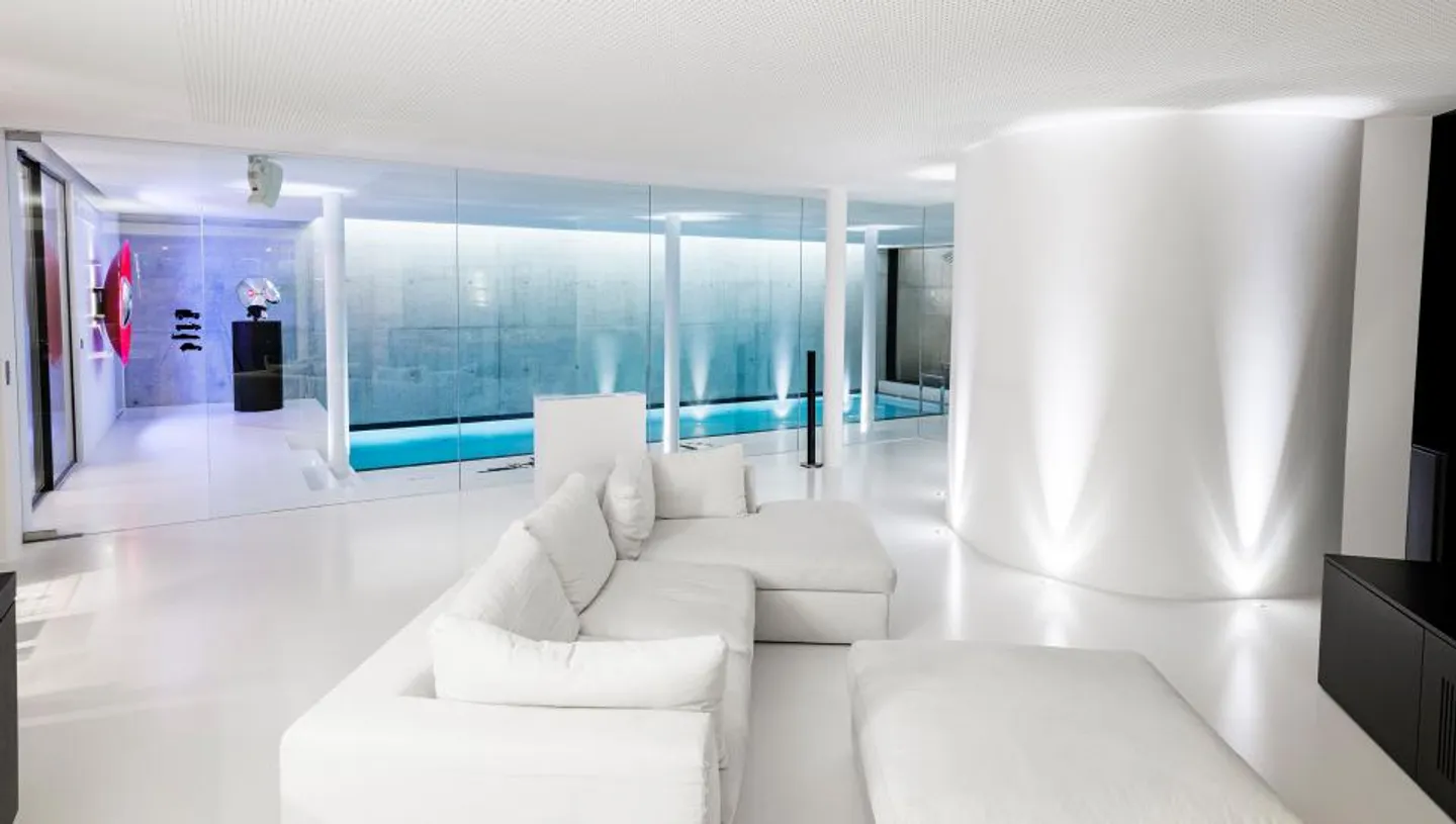 ESCLUSIVITÀ: Complesso residenziale spazioso di un tipo speciale, completamente privato e sicuro, con area benessere, giardino, patio alberato e parcheggio privato per 4 a 6 auto - Foto 6 di 9