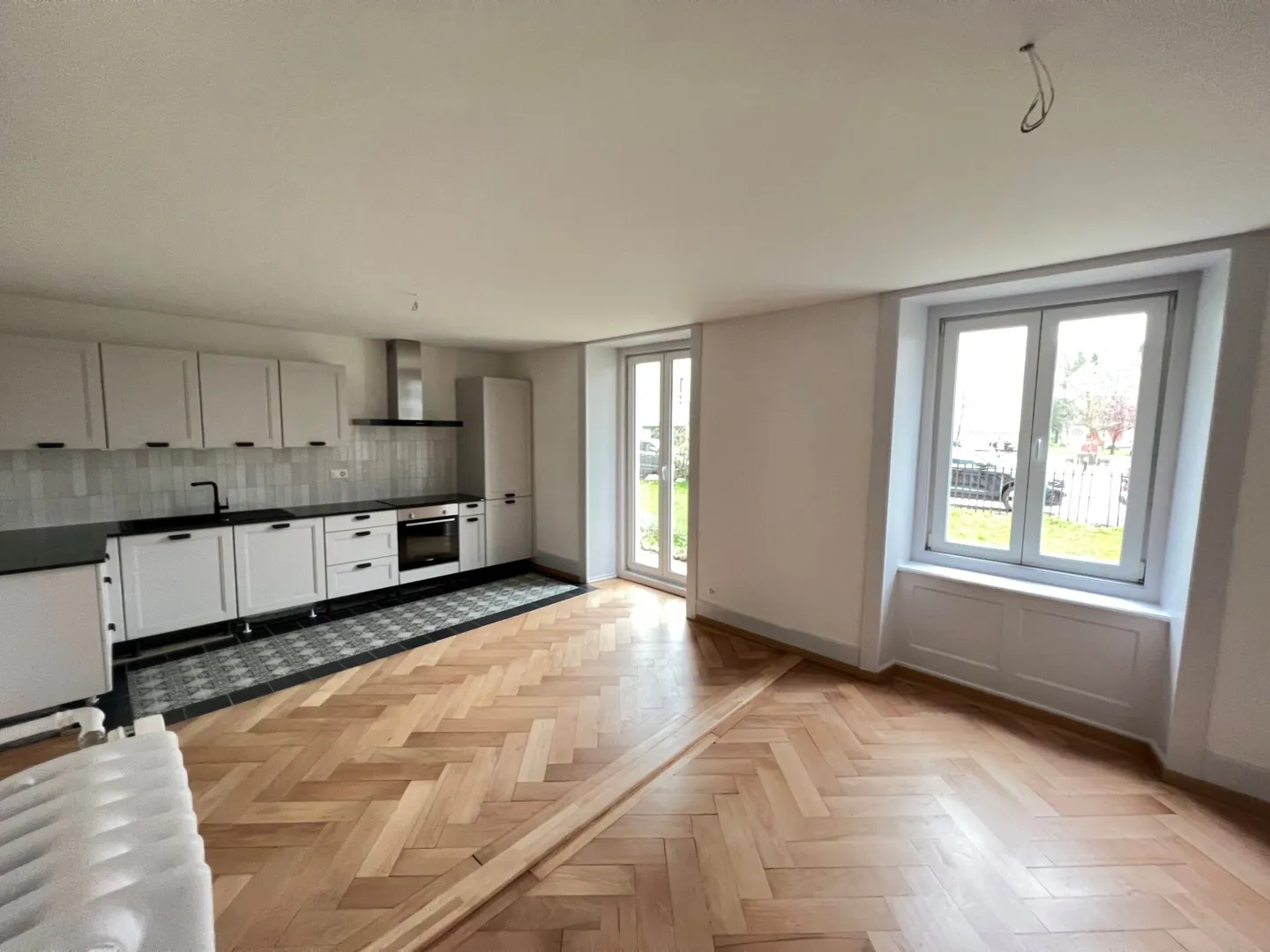 Hôtel-de-Ville 23 - Wunderschöne renovierte Erdgeschosswohnung mit direktem Zugang zum privaten Garten - Foto 4 von 9