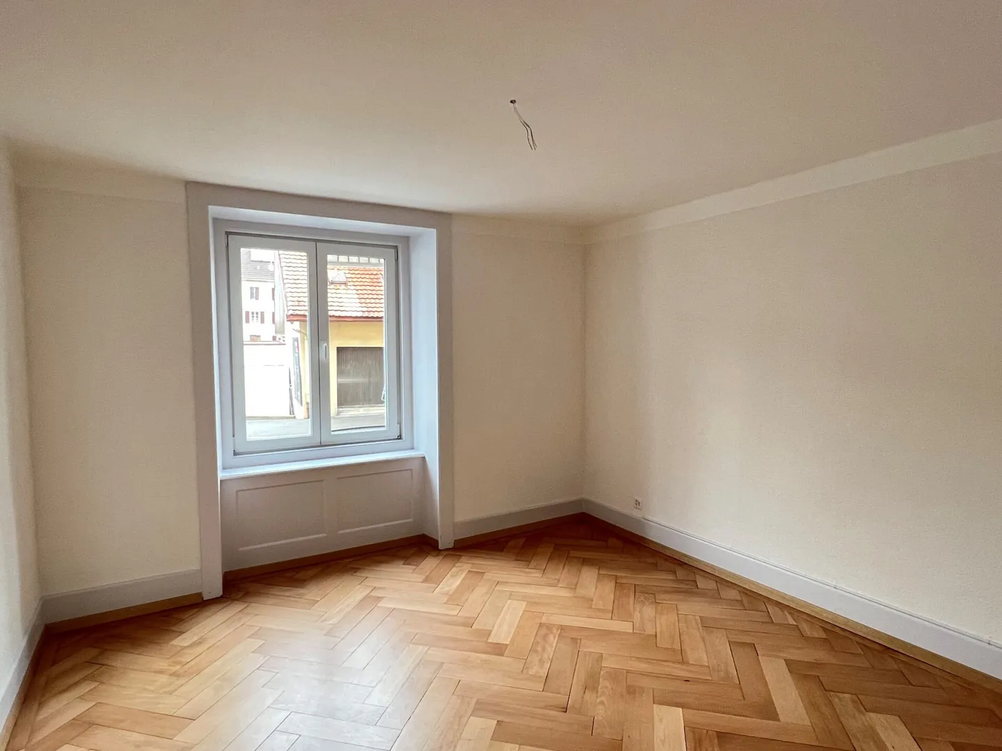 Hôtel-de-Ville 23 - Wunderschöne renovierte Erdgeschosswohnung mit direktem Zugang zum privaten Garten - Foto 5 von 9