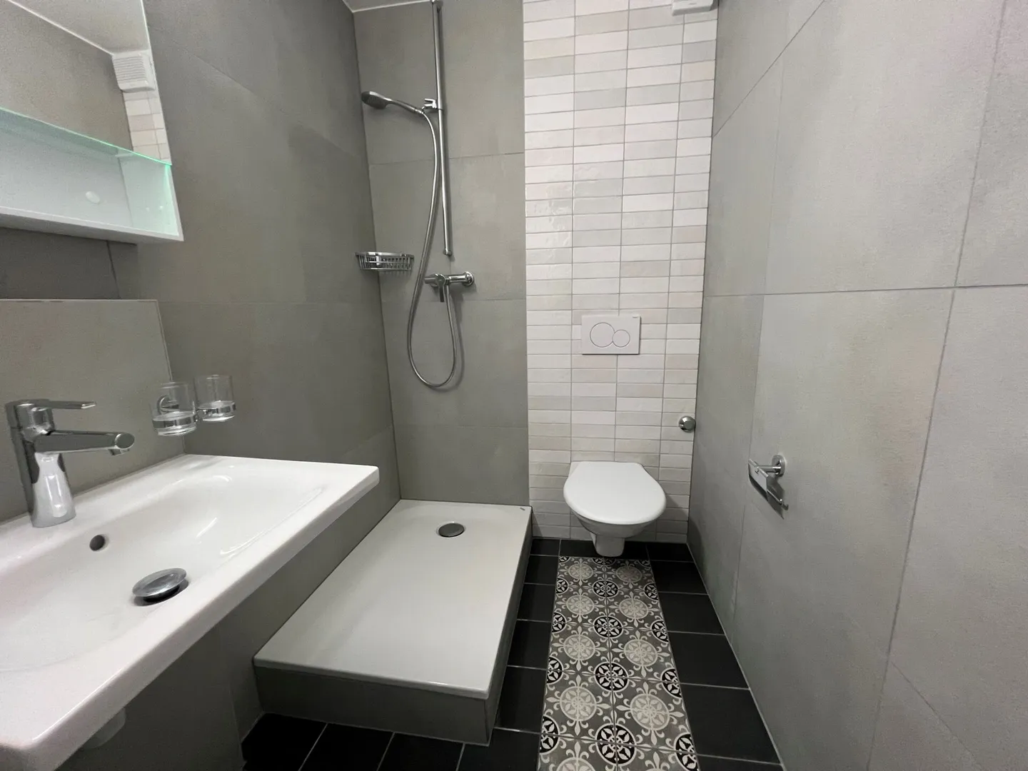 Hôtel-de-Ville 23 - Wunderschöne renovierte Erdgeschosswohnung mit direktem Zugang zum privaten Garten - Foto 6 von 9