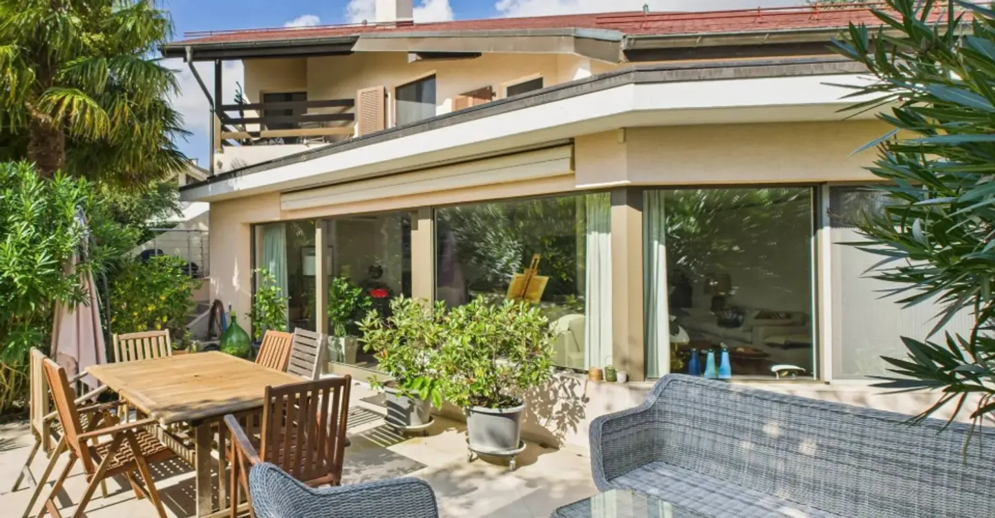 Casa familiare su più livelli con giardino paesaggistico - Foto 1 di 15