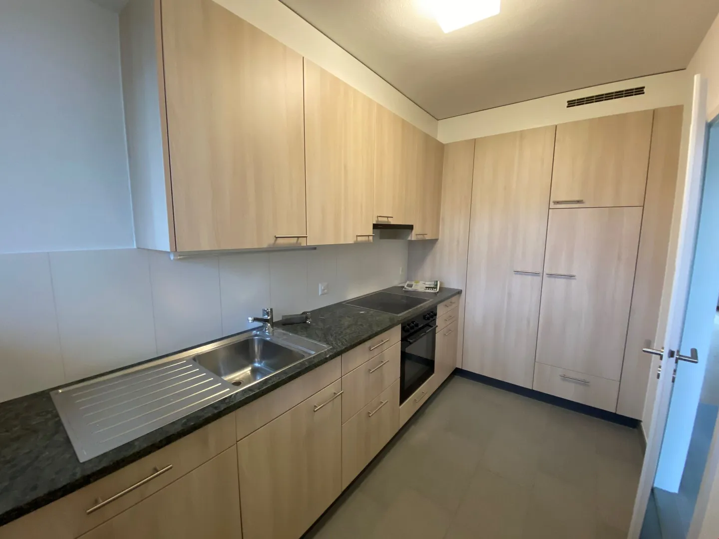 Geräumige Wohnung mit Balkon - Foto 4 von 8