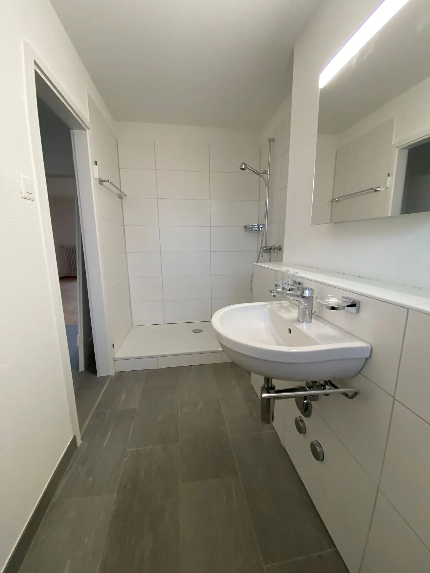 Geräumige Wohnung mit Balkon - Foto 6 von 8