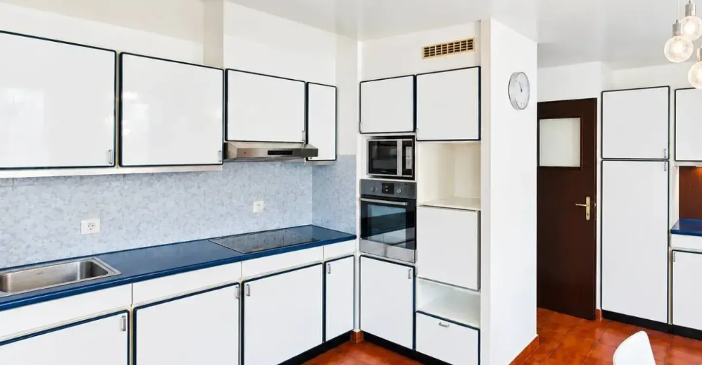 Casa familiare su più livelli con giardino paesaggistico - Foto 7 di 15