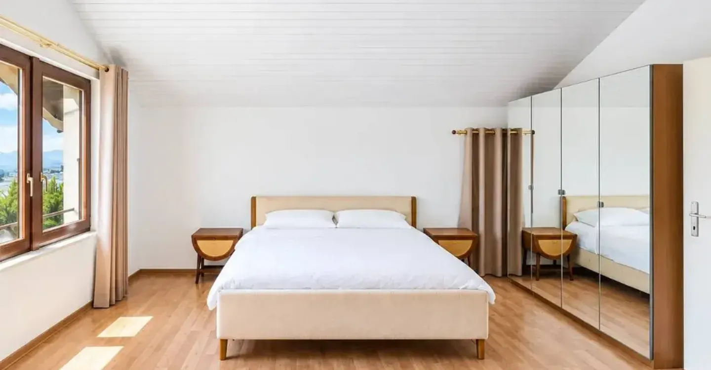 Casa familiare su più livelli con giardino paesaggistico - Foto 9 di 15