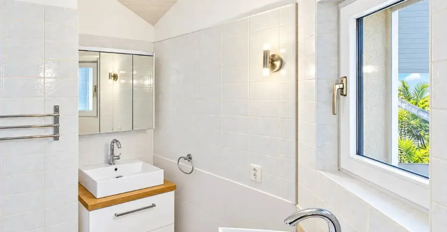 Casa familiare su più livelli con giardino paesaggistico - Foto 10 di 15