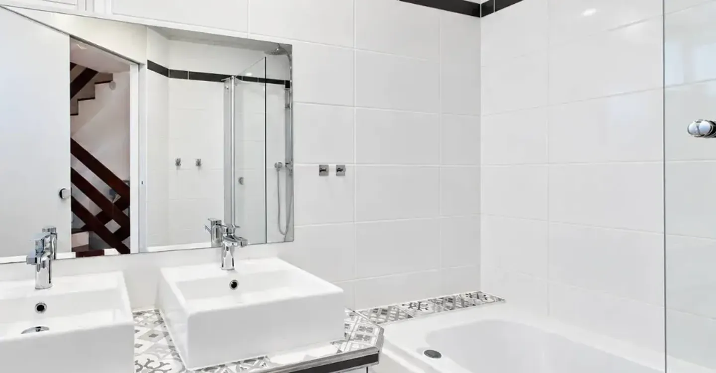 Casa familiare su più livelli con giardino paesaggistico - Foto 13 di 15