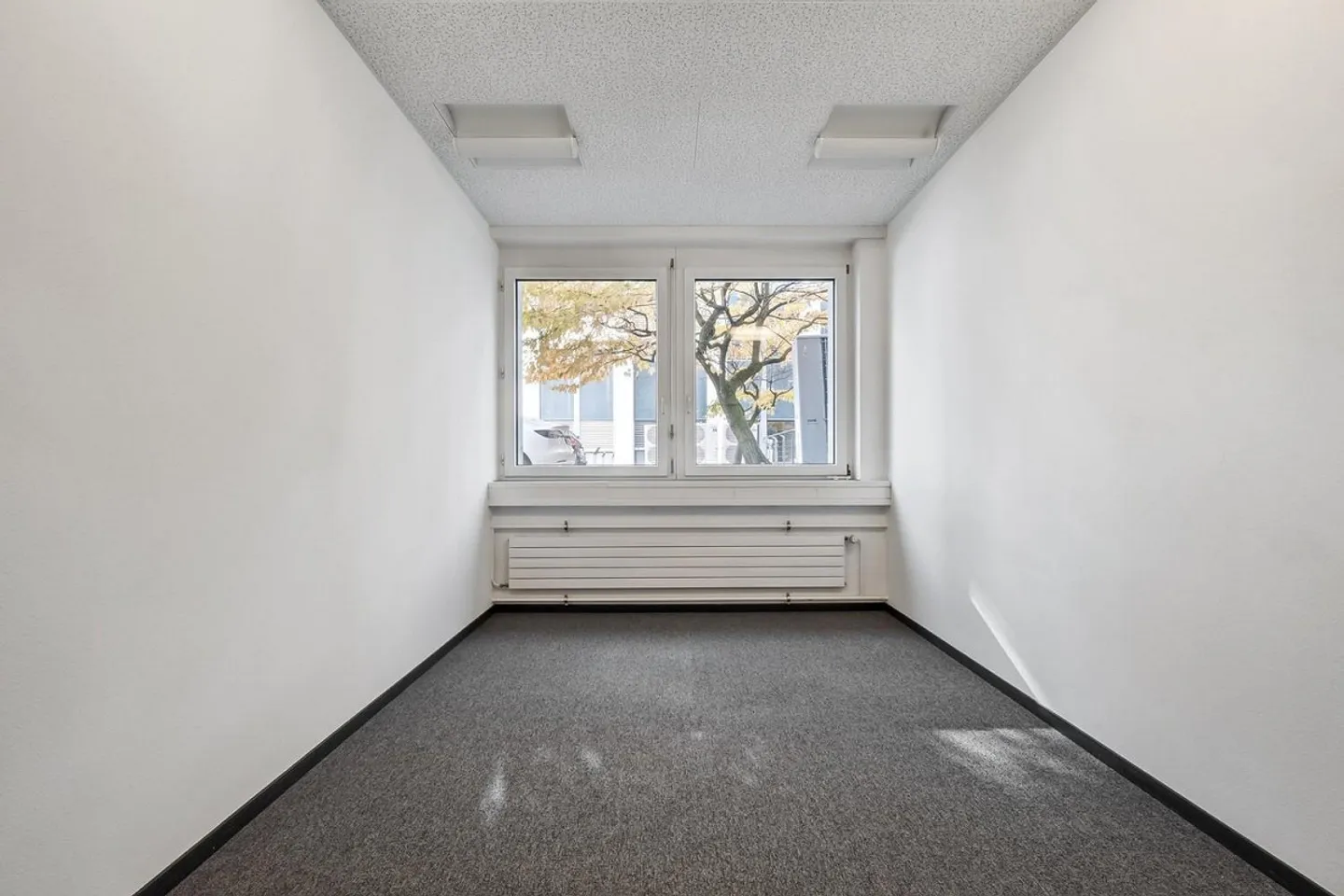Your new commercial spaces in an excellent location - Photo 3 of 13