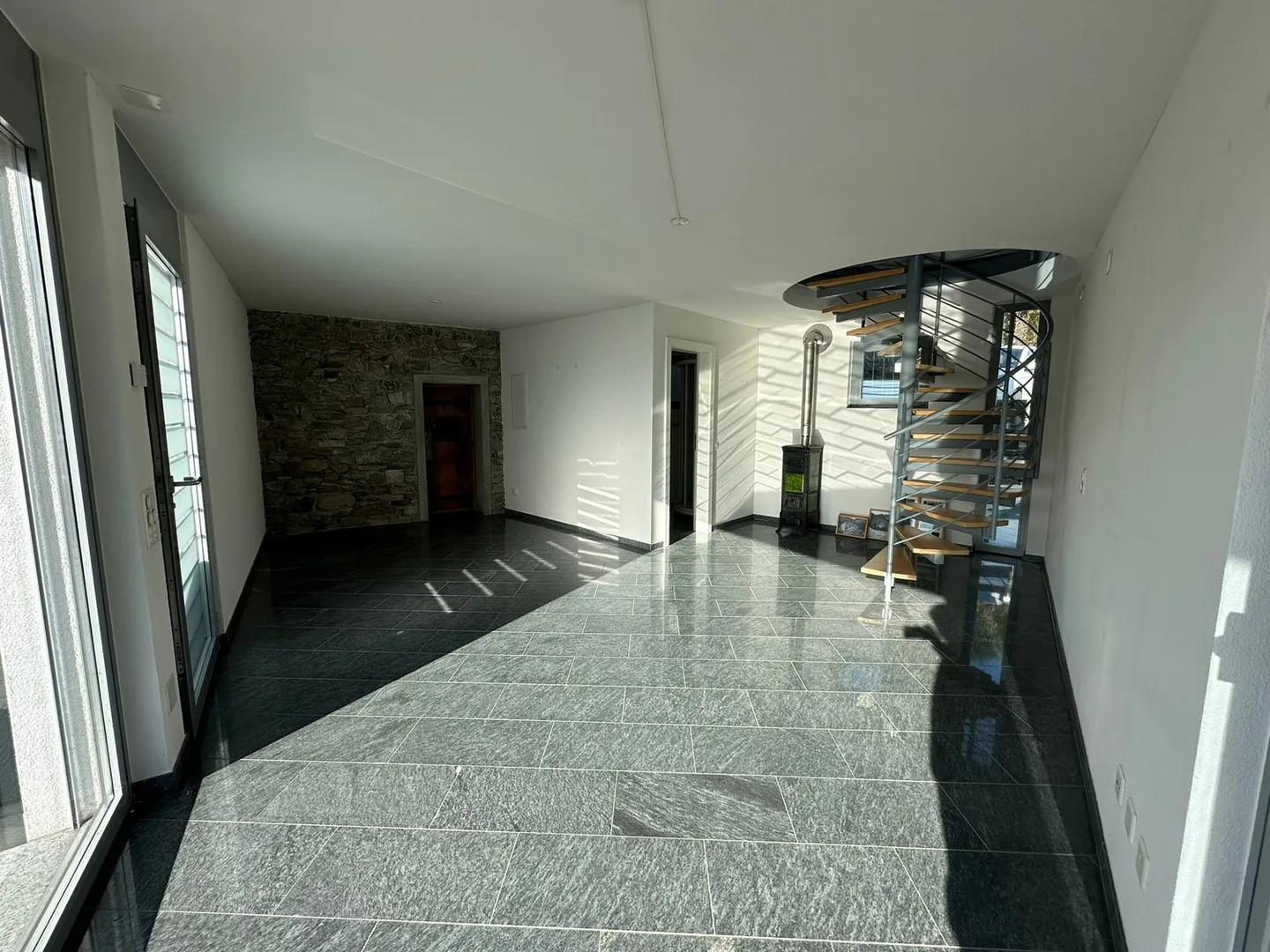 Bella casa con 3,5 camere, eventualmente 4,5 camere, soleggiata con vista - Foto 7 di 17