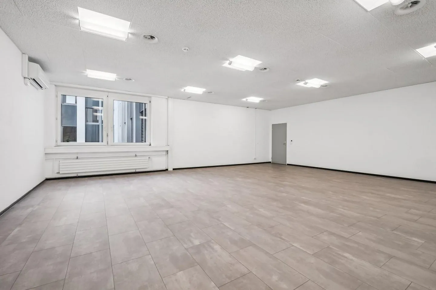 Your new commercial spaces in an excellent location - Photo 6 of 13