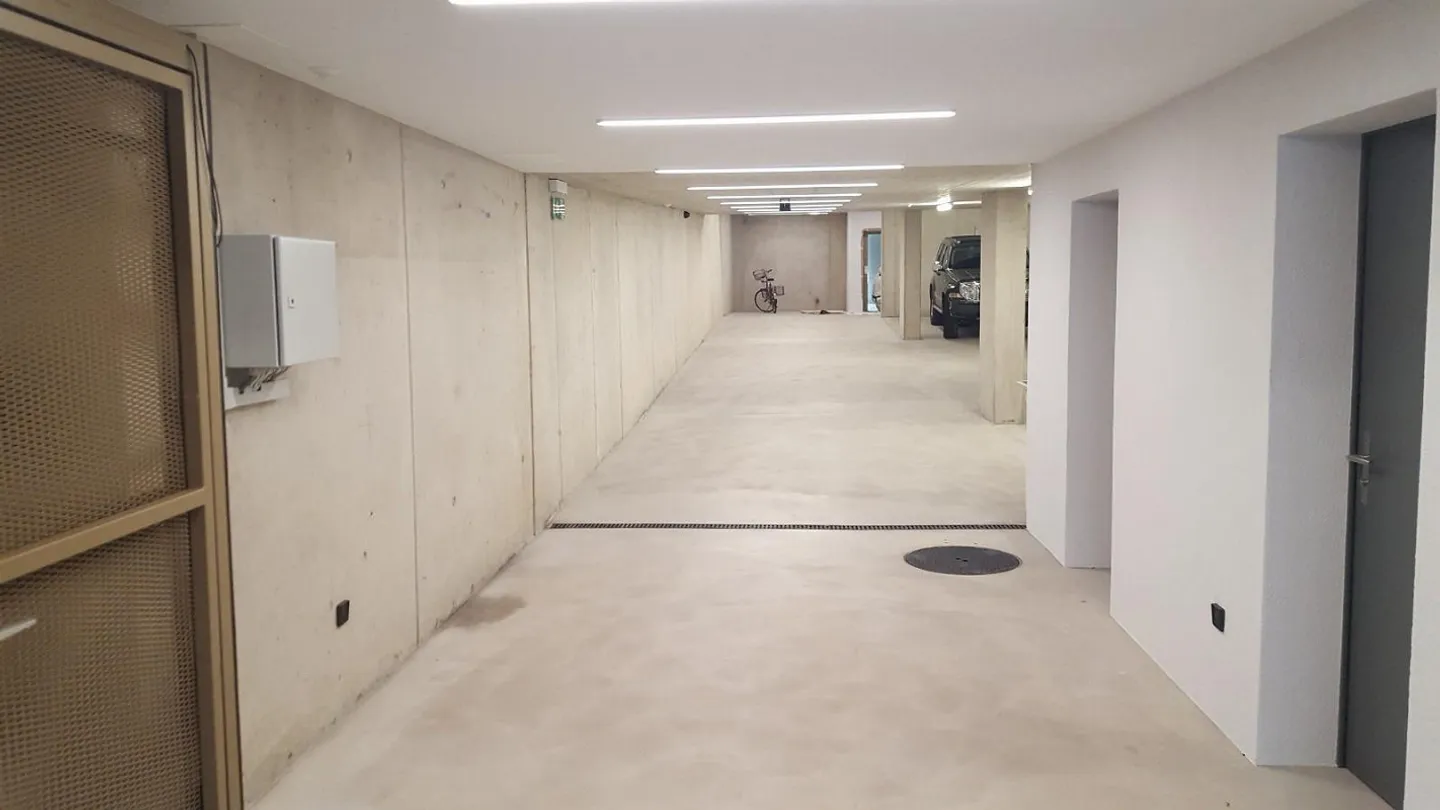 Posti auto in garage sotterranea in affitto su Bruderholz - Foto 2 di 3