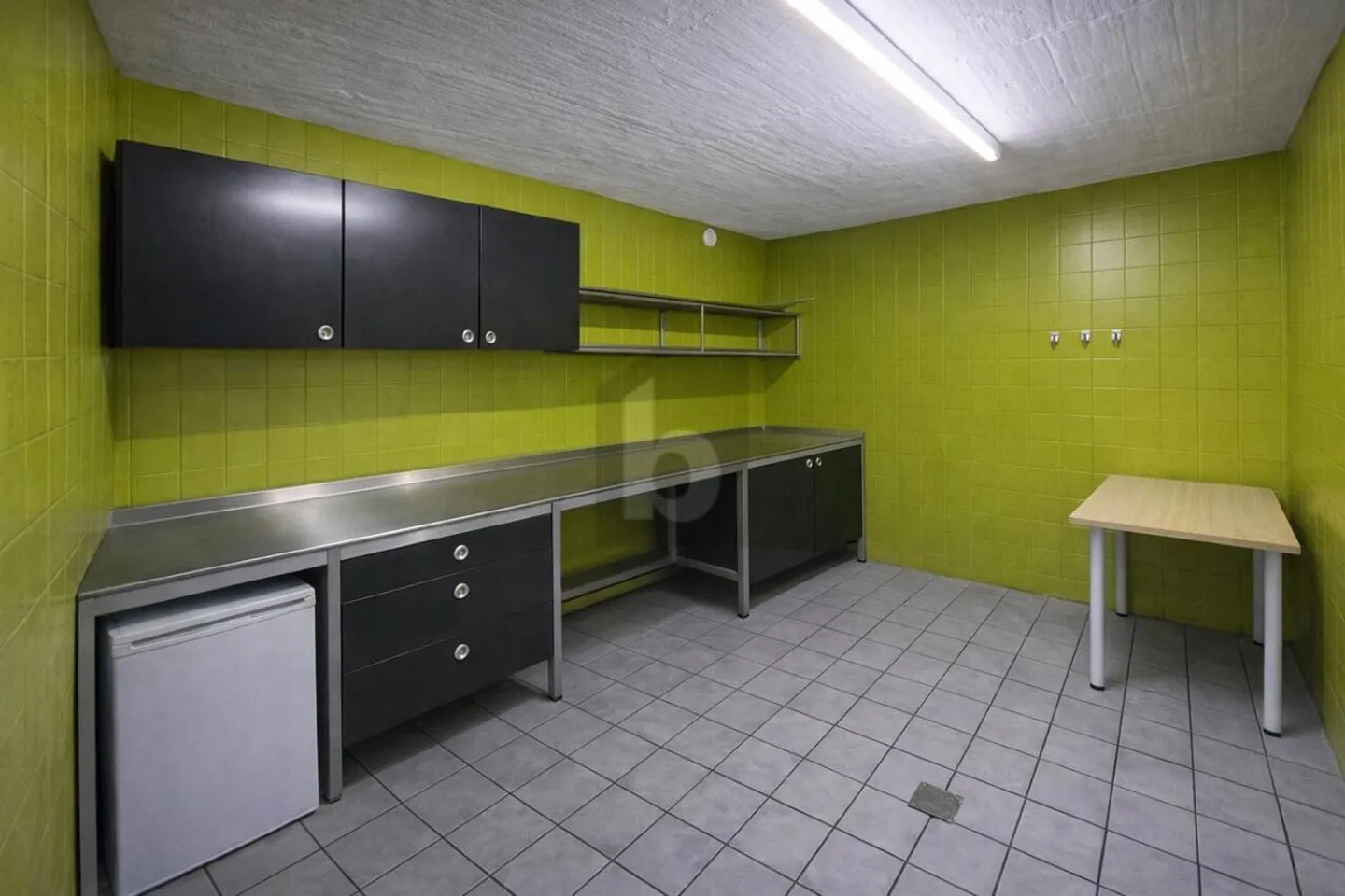 Bright surface in a quiet environment - Photo 3 of 5