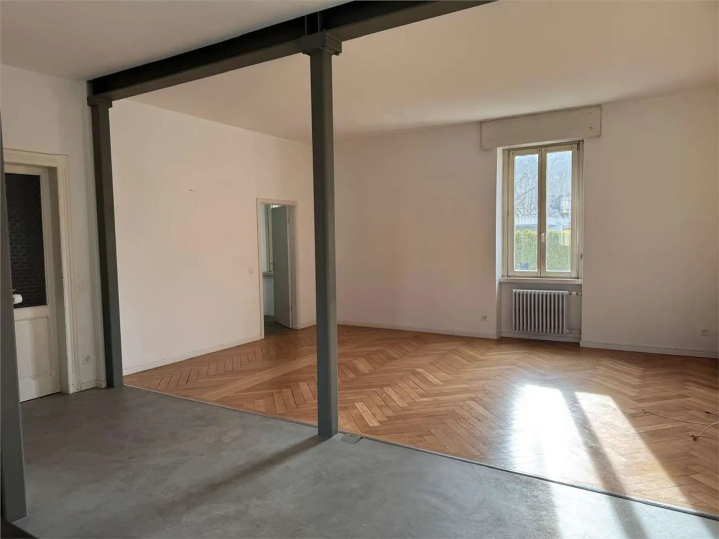 Elegant house for rent in Chiasso near the center with large garden - Photo 2 of 8