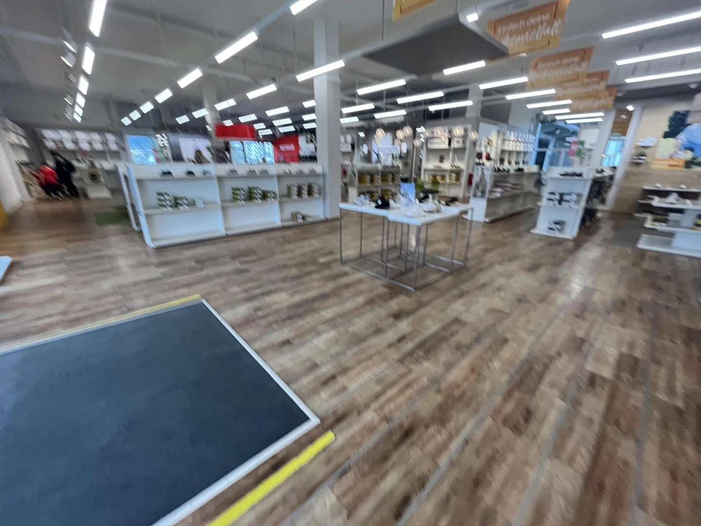 Espace de vente attrayant directement sur l'autoroute à Dierikon LU - Photo 6 sur 11