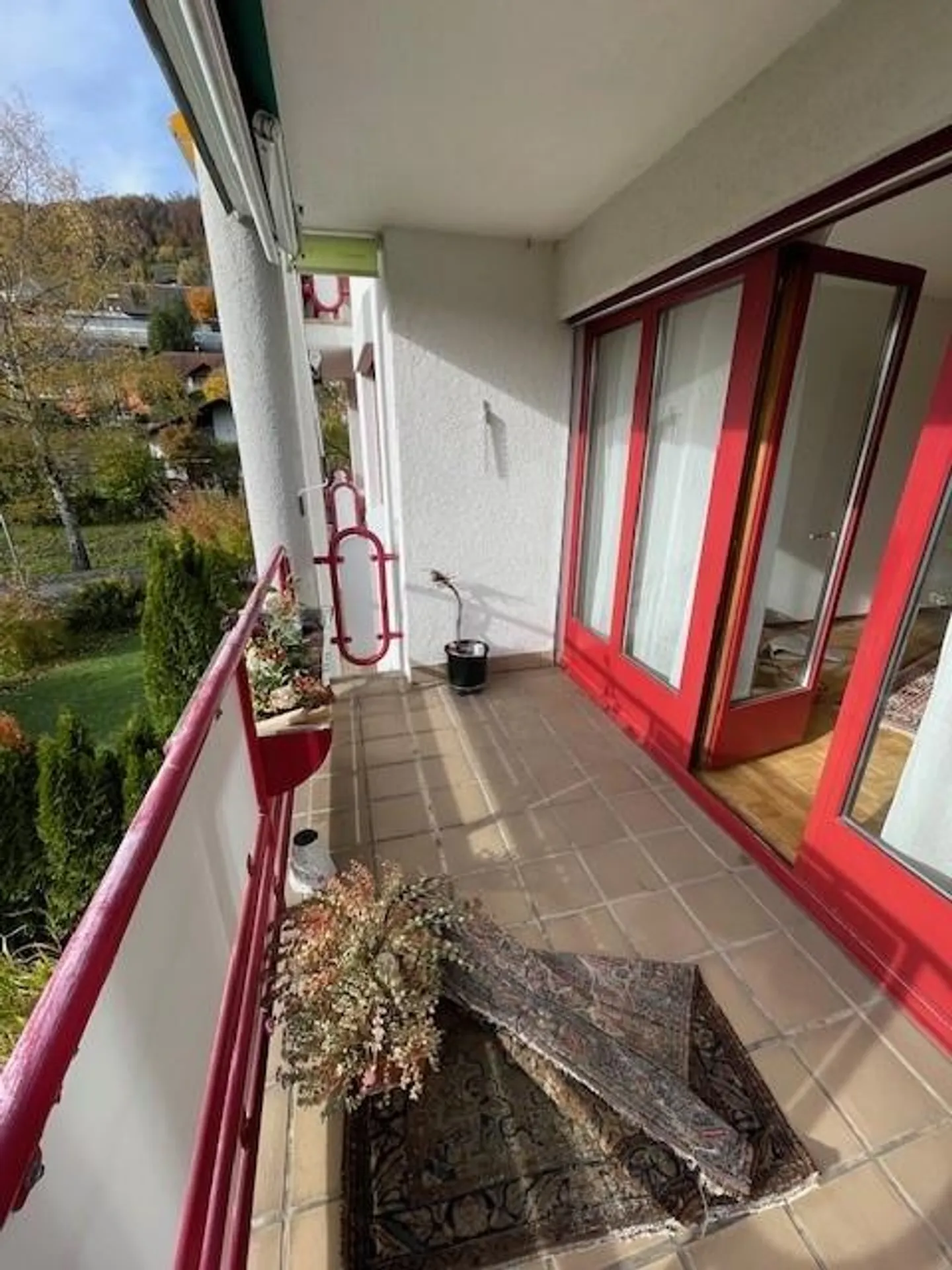 Cozy Senior Apartment with a View of the Green - Photo 3 of 9