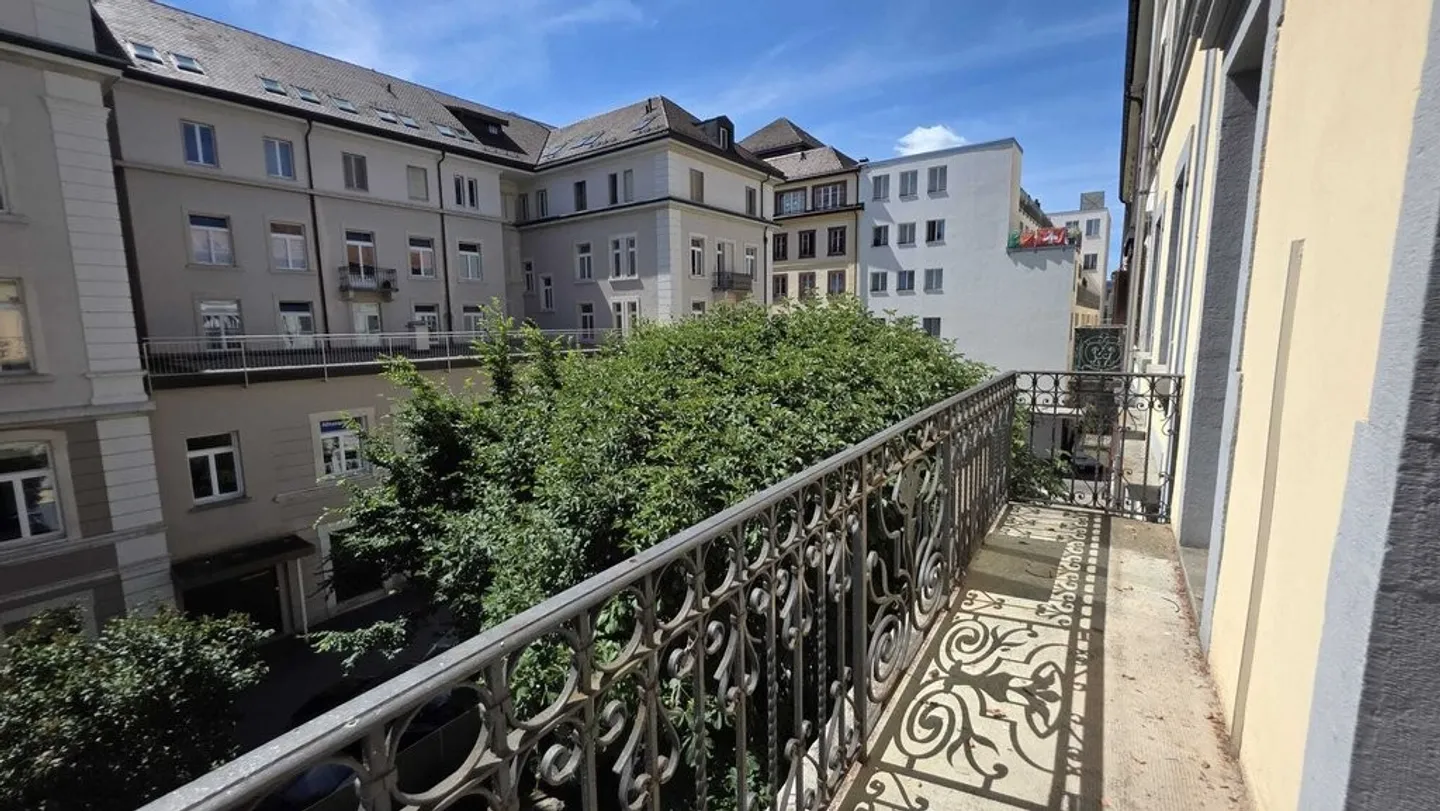 Bell'appartamento con balcone - Foto 6 di 8
