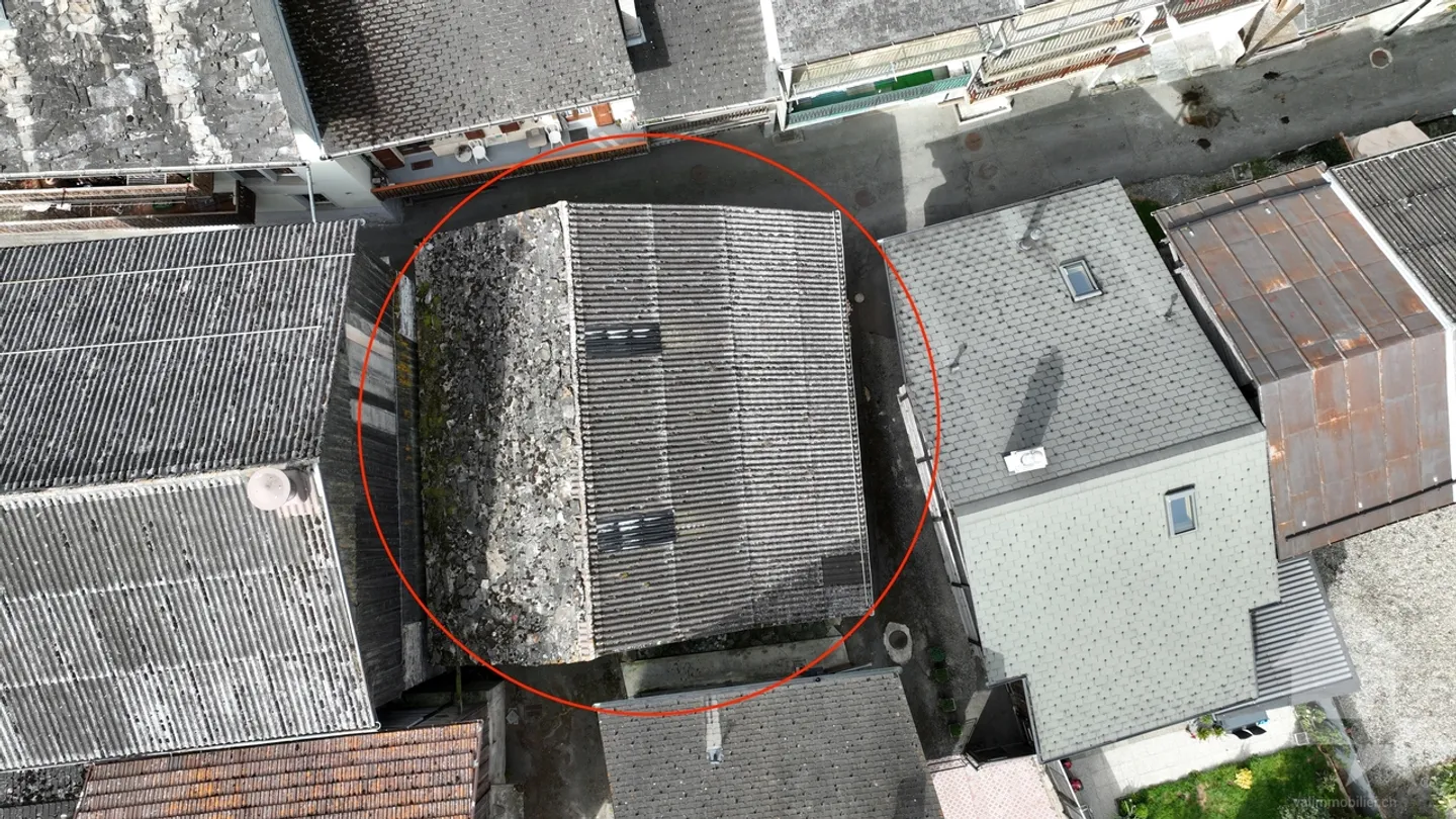 Una stalla da ristrutturare nel cuore del villaggio di Sembrancher - Foto 4 di 19