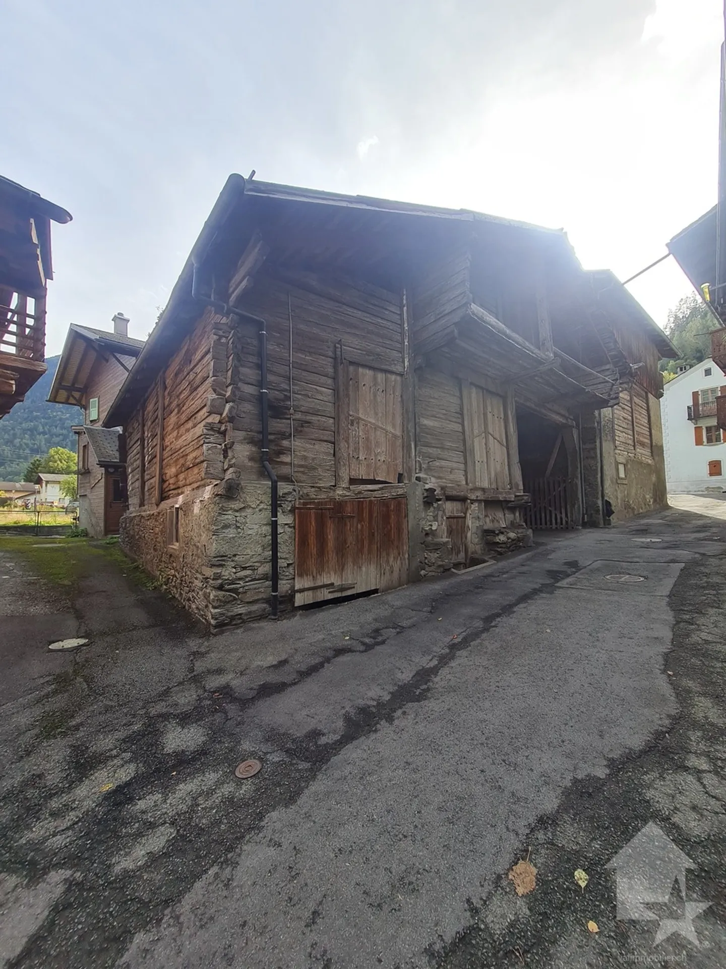 Una stalla da ristrutturare nel cuore del villaggio di Sembrancher - Foto 16 di 19