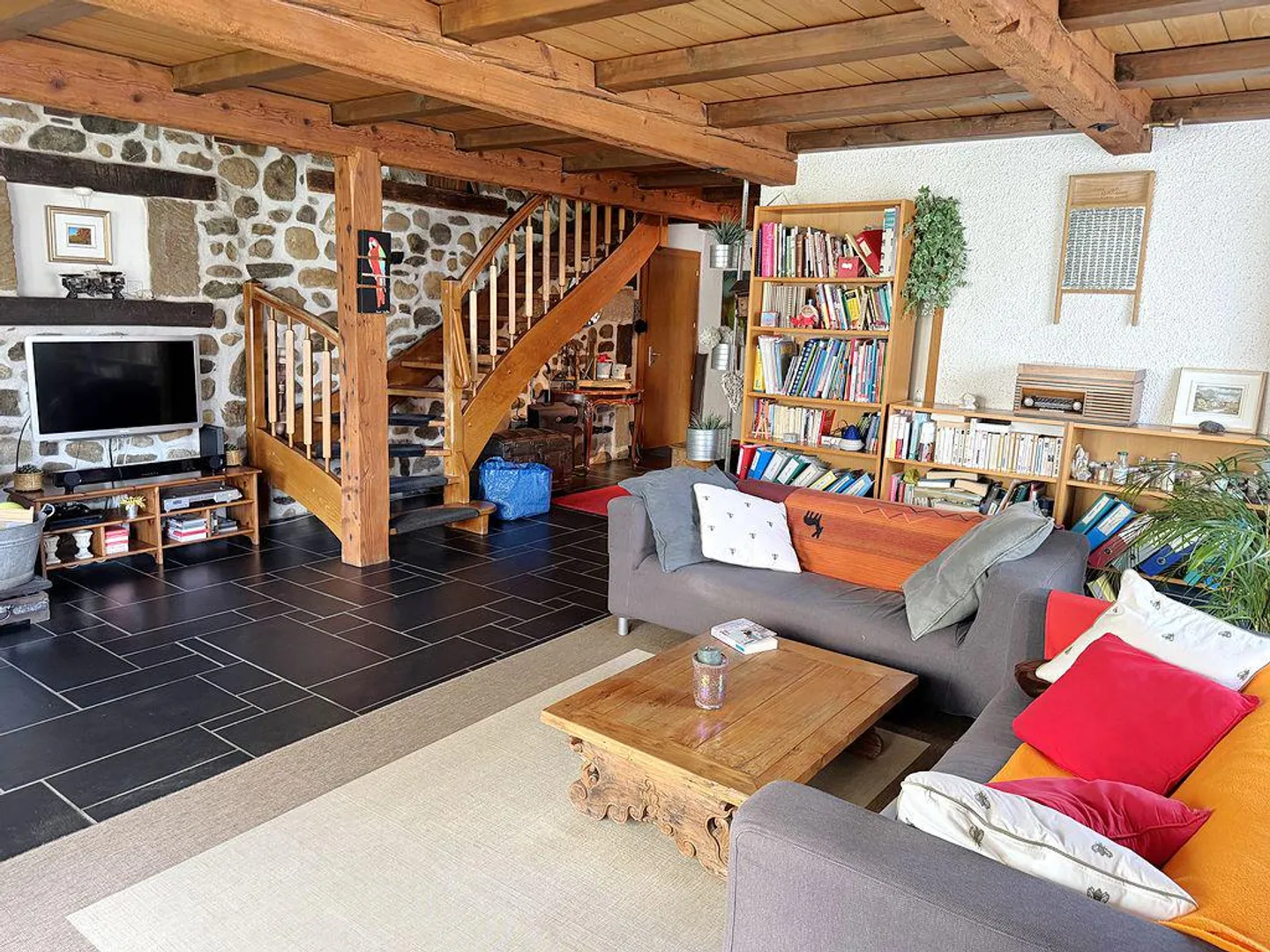 Beautiful 5.5-room duplex apartment with balcony in Gland - Photo 1 of 12