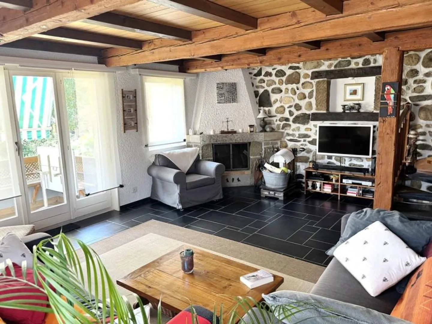 Beautiful 5.5-room duplex apartment with balcony in Gland - Photo 2 of 12