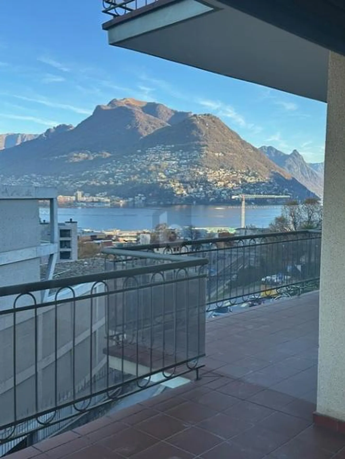 SOLEGGIATO CON VISTA LAGO - Foto 2 di 5