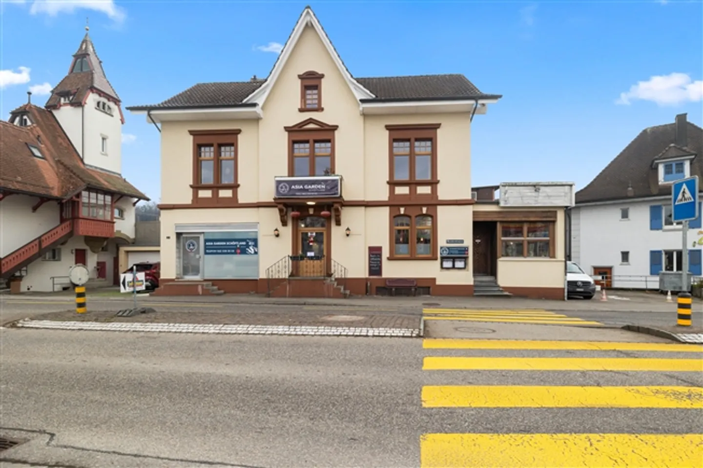 Central Residential and Commercial Building, 3 Units, Schöftland - Photo 1 of 13