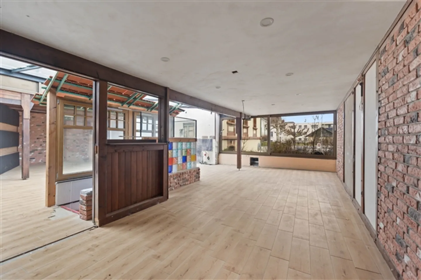 Central Residential and Commercial Building, 3 Units, Schöftland - Photo 4 of 13