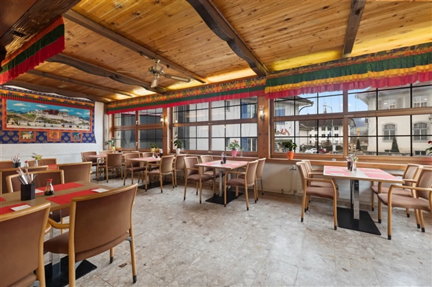 Central Residential and Commercial Building, 3 Units, Schöftland - Photo 5 of 13