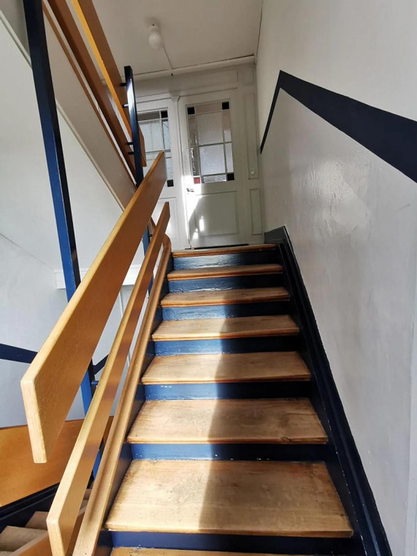 Appartamento mansardato ristrutturato di 2,5 locali in un quartiere tranquillo - Foto 5 di 5