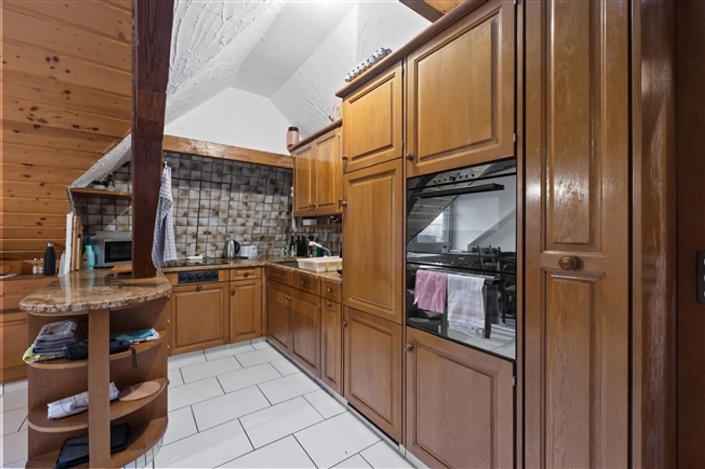 Central Residential and Commercial Building, 3 Units, Schöftland - Photo 9 of 13