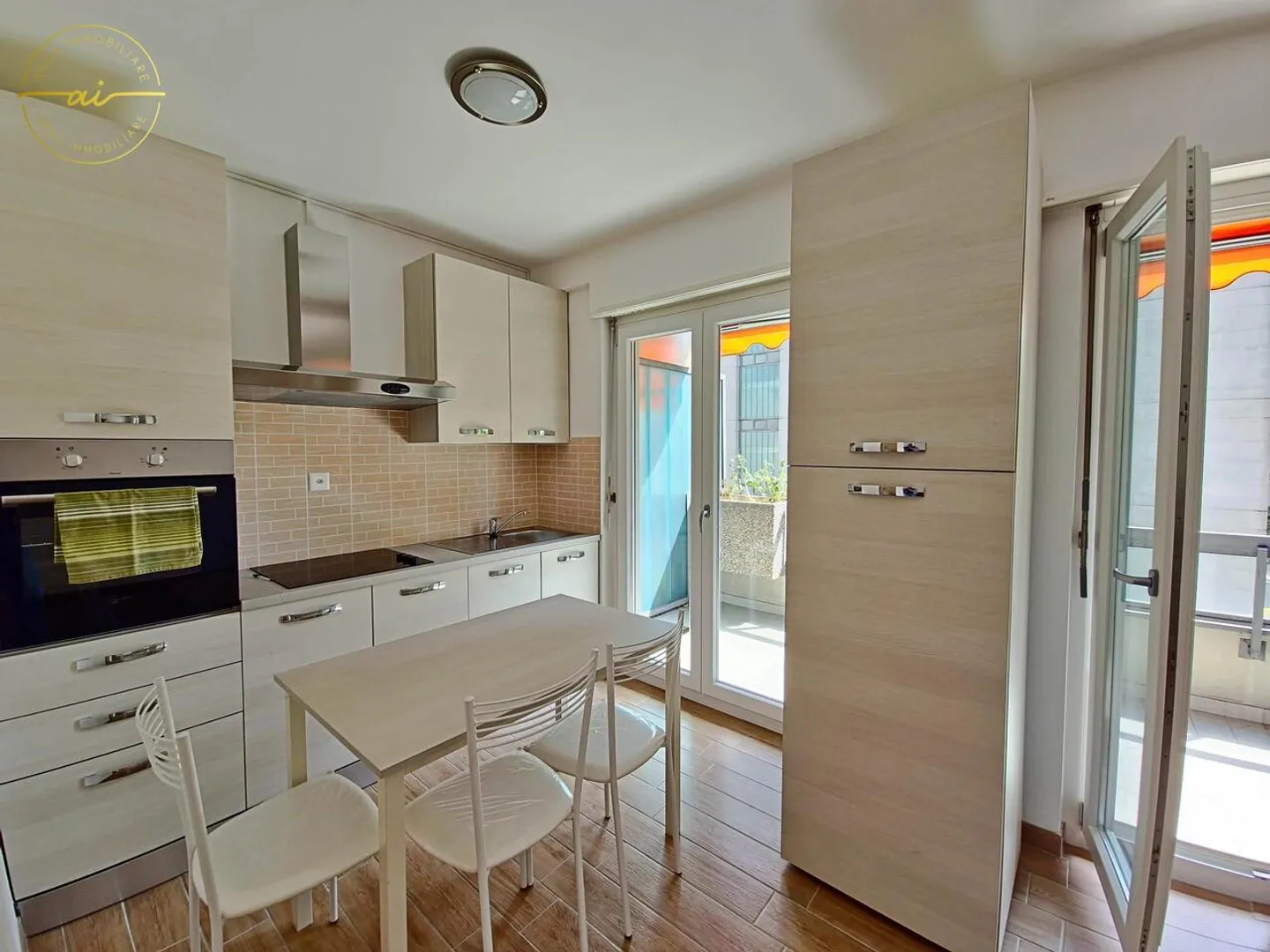 HELLER STUDIOMIT BALKON - GROSSE INVESTITION! - Foto 2 von 7