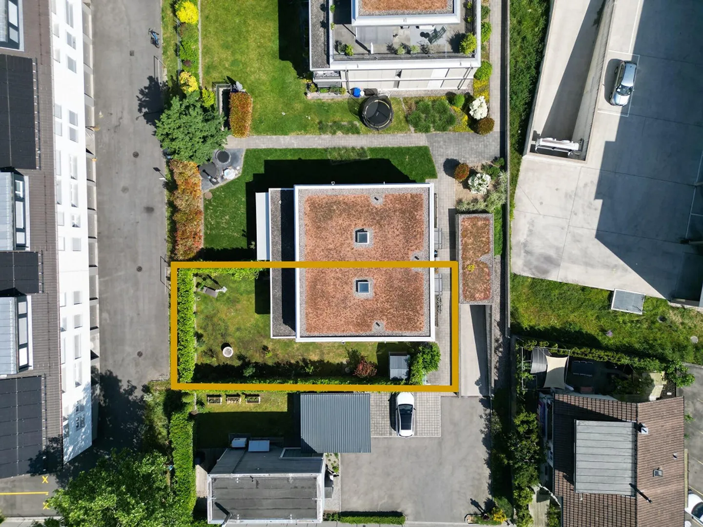 Modernes Doppelhaus mit Garten - Foto 2 von 11