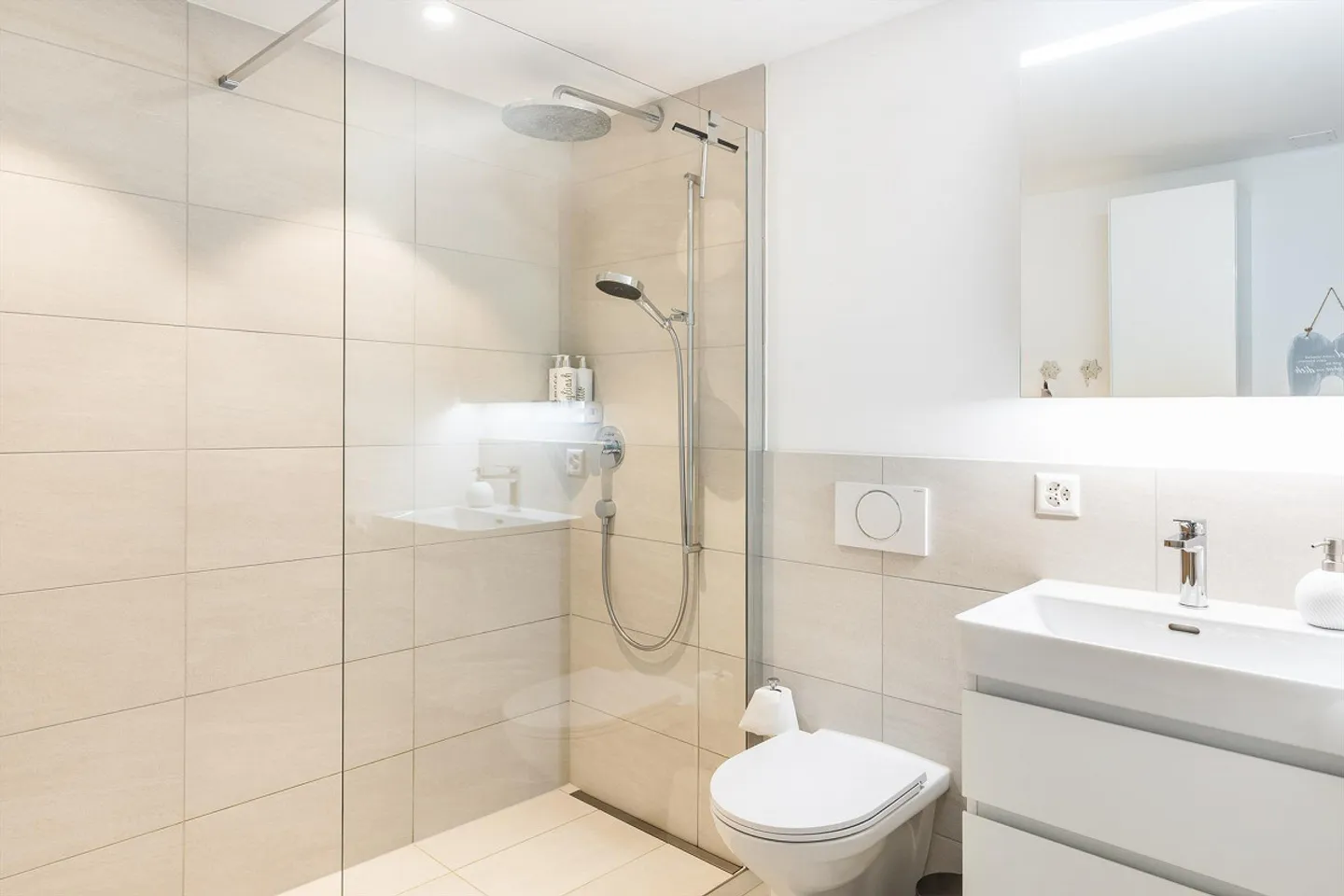 Exclusive penthouse apartment with spacious terrace and garden area - Photo 11 of 20