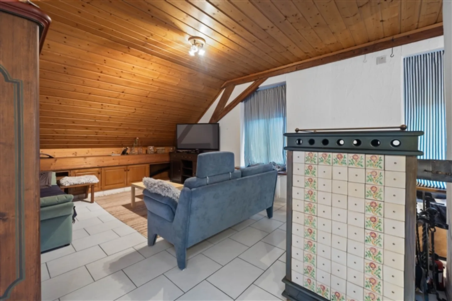 Central Residential and Commercial Building, 3 Units, Schöftland - Photo 13 of 13