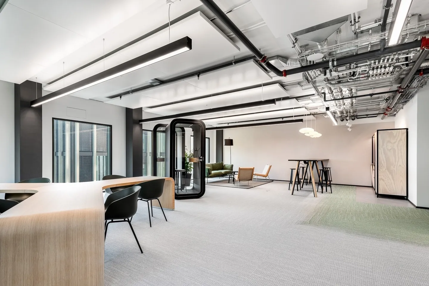 Exclusive Office Space in R2 Tower - Photo 3 of 13