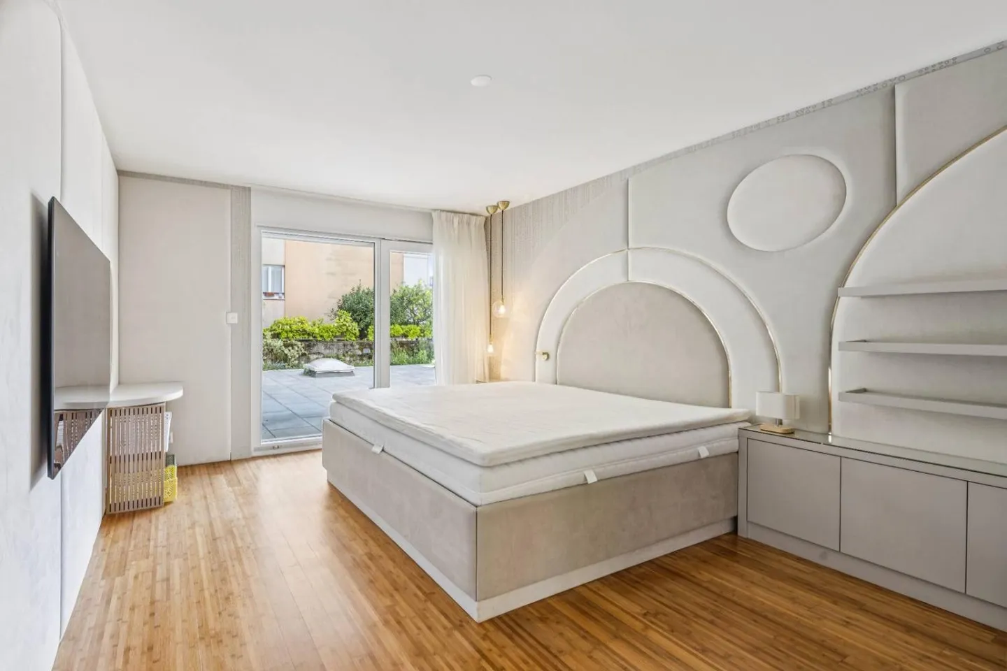 Spacious Ground Floor with 4.5 Rooms, Close to the Center - Photo 5 of 11