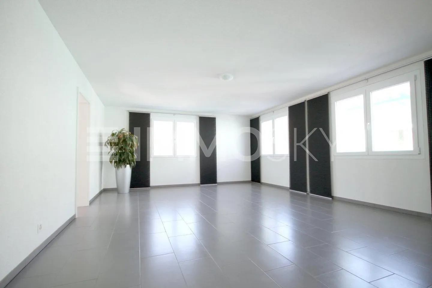 Plenty of office space, low costs, and pure nature right at your doorstep - Photo 4 of 5