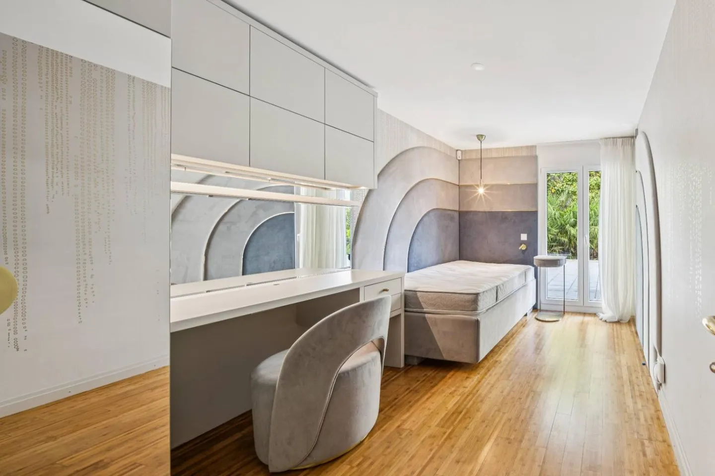 Spacious Ground Floor with 4.5 Rooms, Close to the Center - Photo 8 of 11