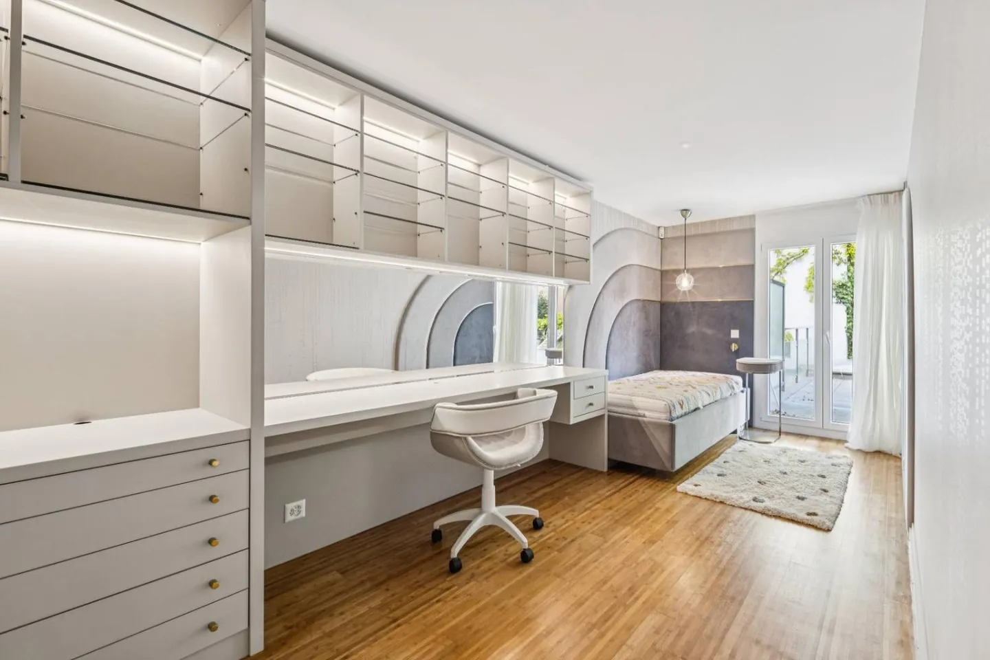 Spacious Ground Floor with 4.5 Rooms, Close to the Center - Photo 9 of 11