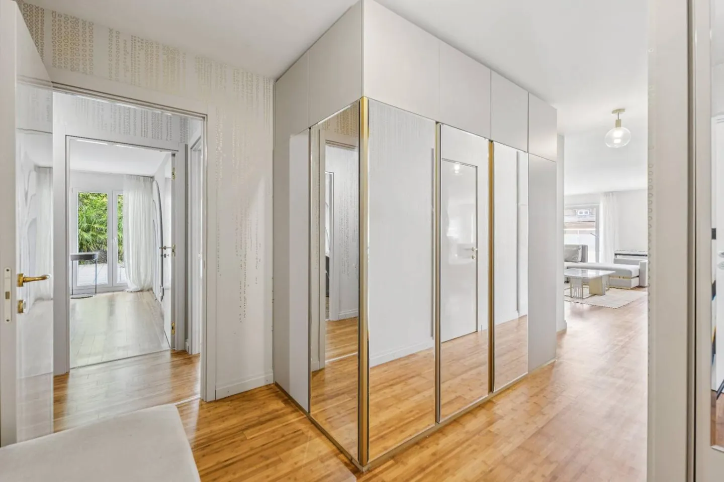 Spacious Ground Floor with 4.5 Rooms, Close to the Center - Photo 11 of 11