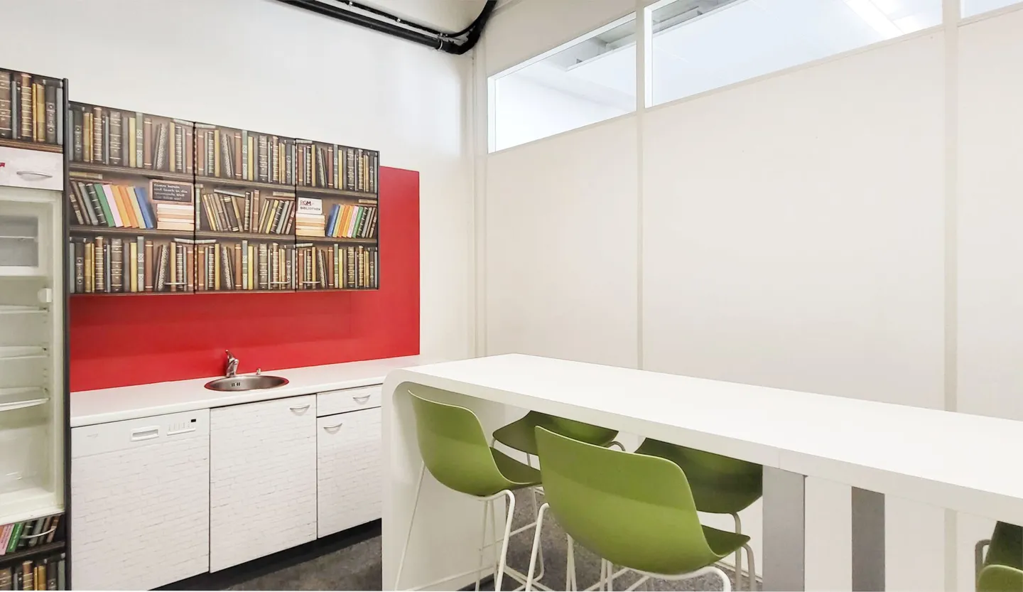 Utilisation temporaire - du bureau individuel au demi-étage ! - Photo 8 sur 12