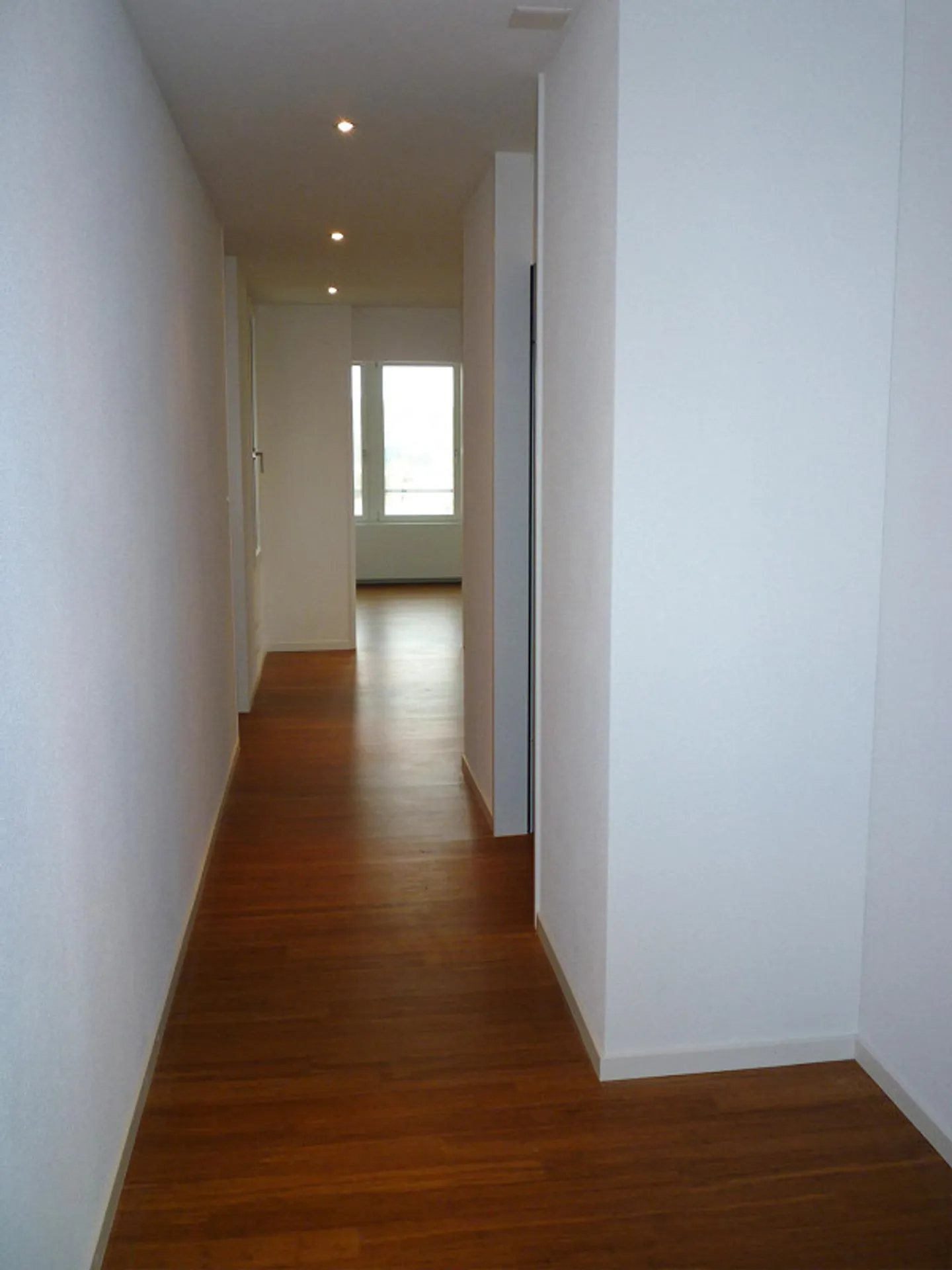 Appartement moderne de 4½ pièces avec vue près de la gare - Photo 3 sur 7