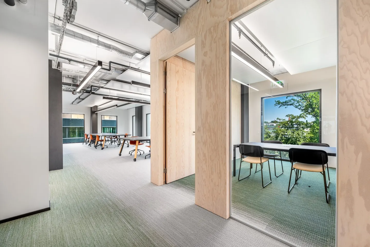 Exclusive Office Space in R2 Tower - Photo 8 of 13