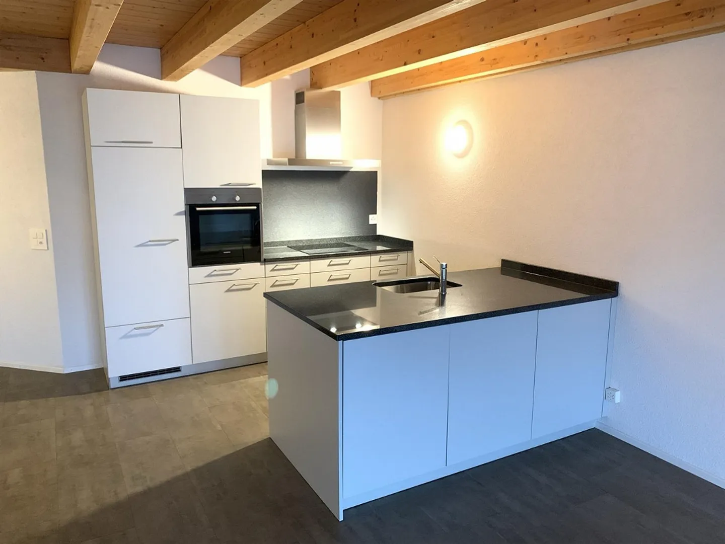 Generous 2.5 room apartment over two floors - Photo 2 of 10