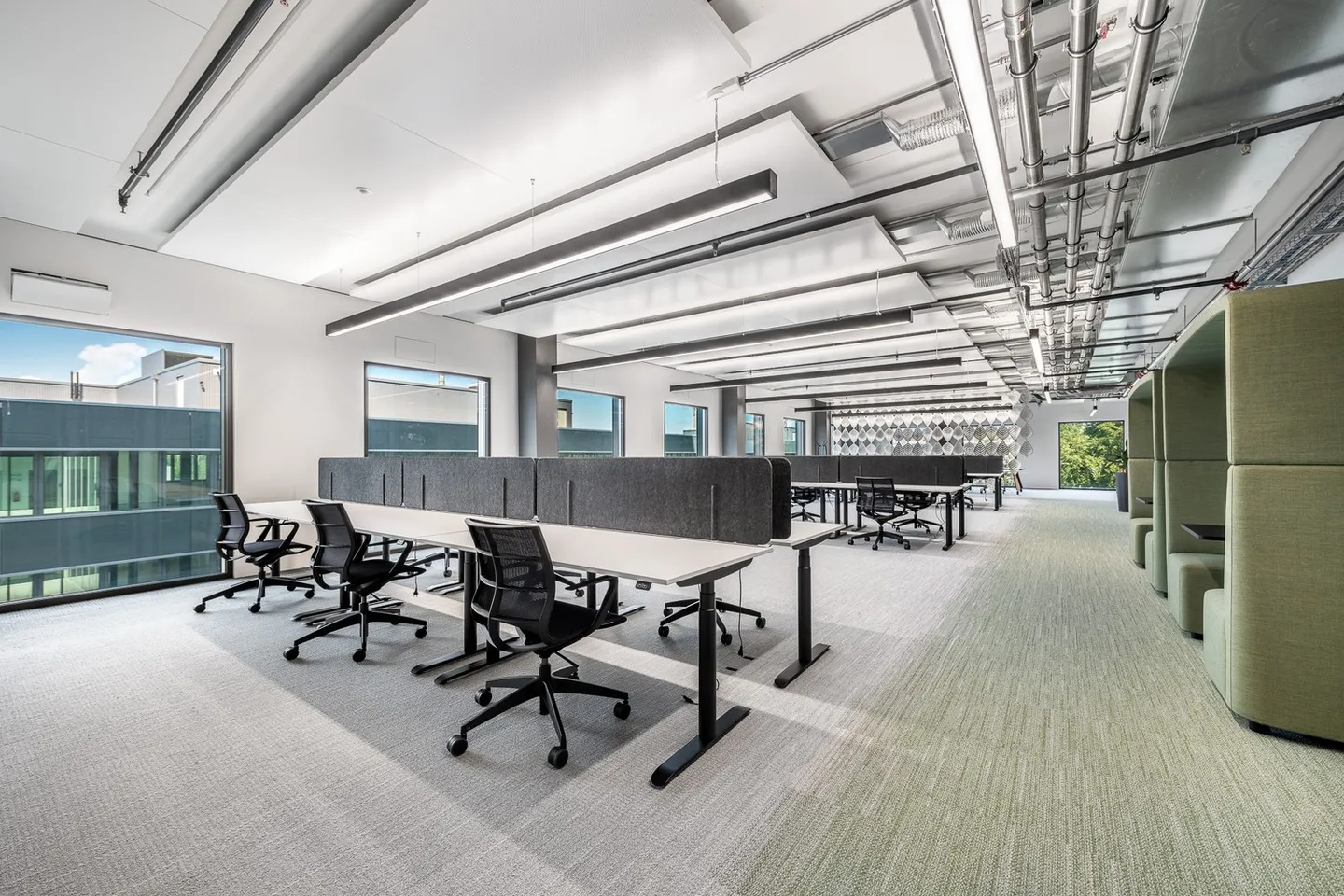 Exclusive Office Space in R2 Tower - Photo 11 of 13