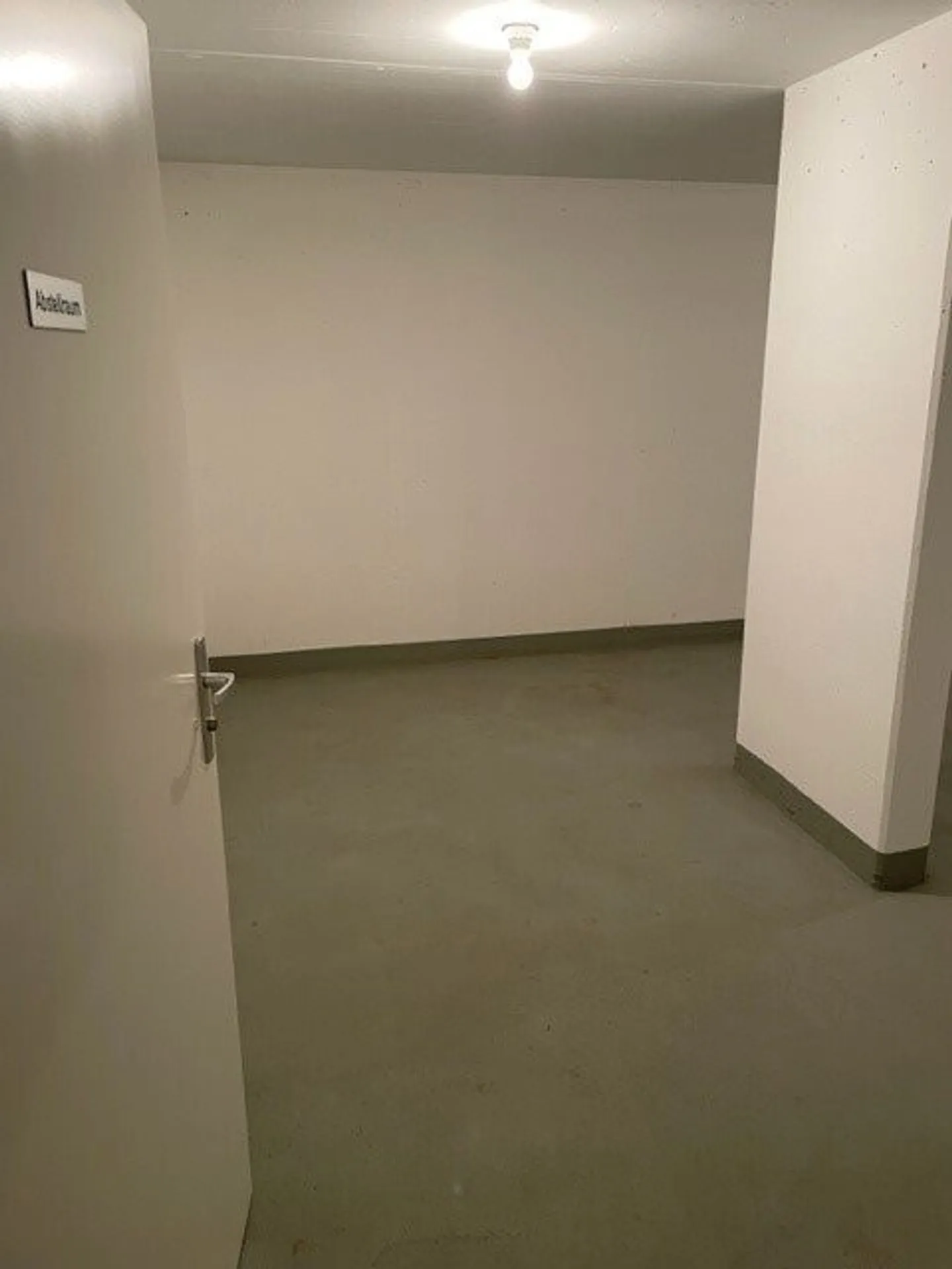 Looking for a storage/craft room? - Photo 2 of 3