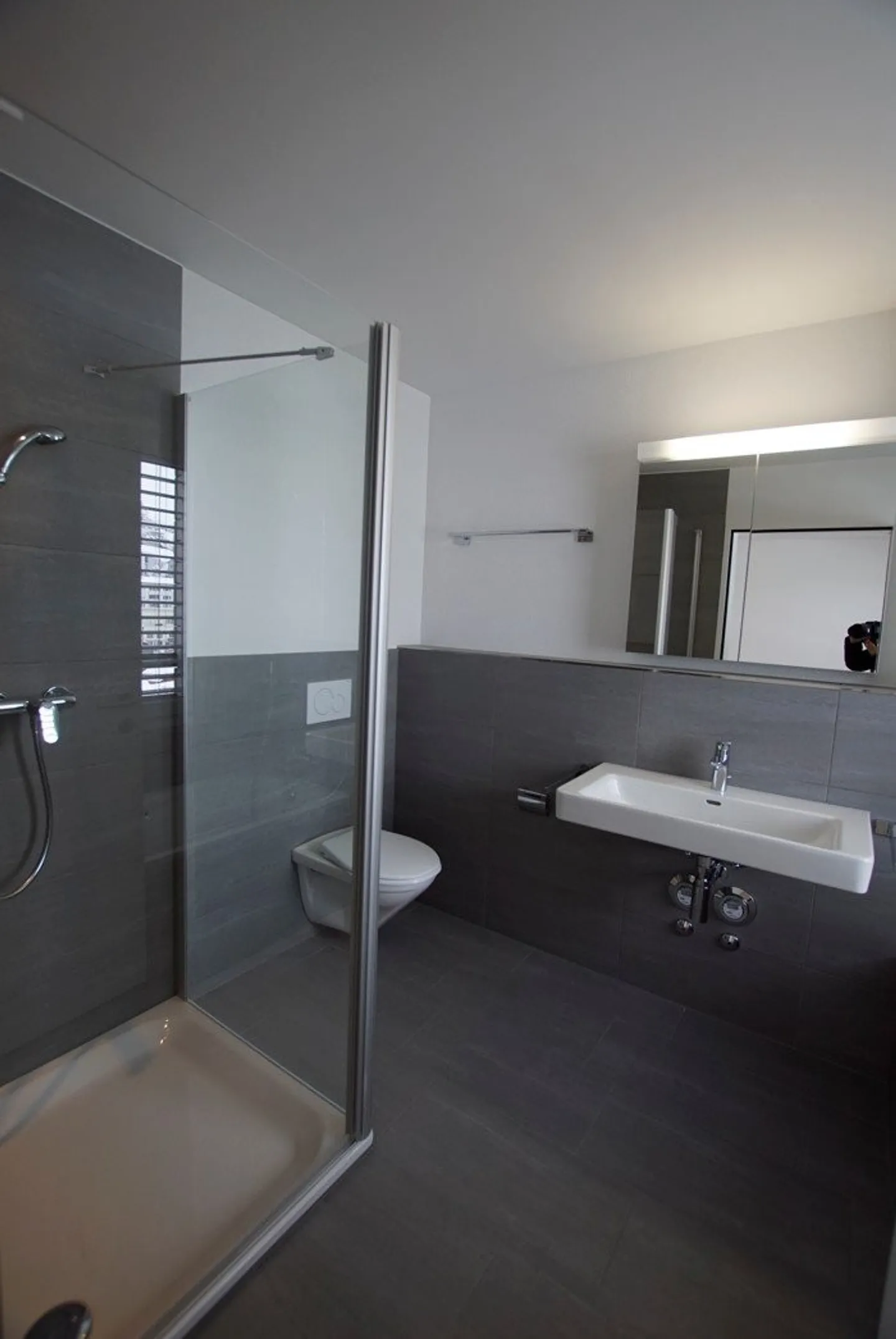 Appartement 4.5 pièces au 2ème étage - vie moderne dans un emplacement privilégié - Photo 4 sur 8