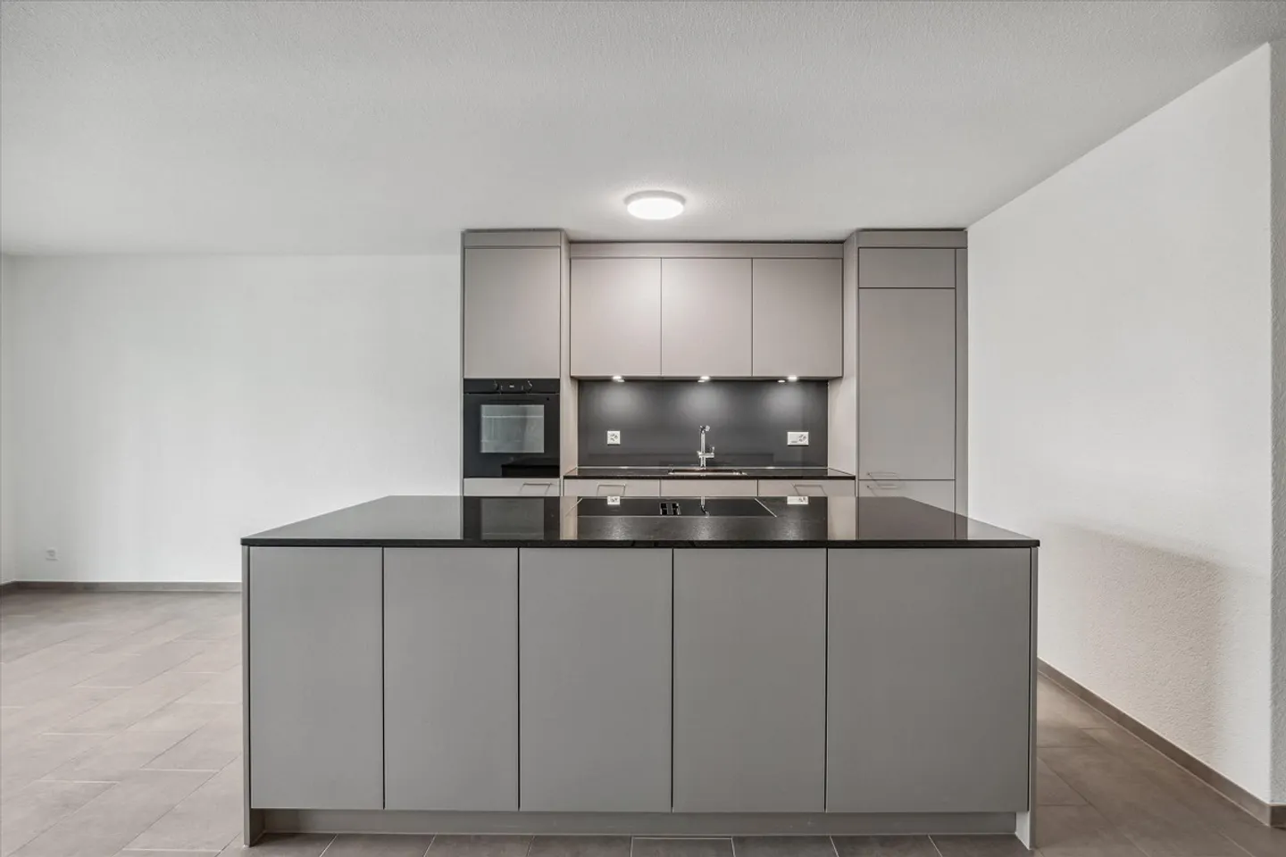 Here ends your apartment search! - Photo 2 of 6